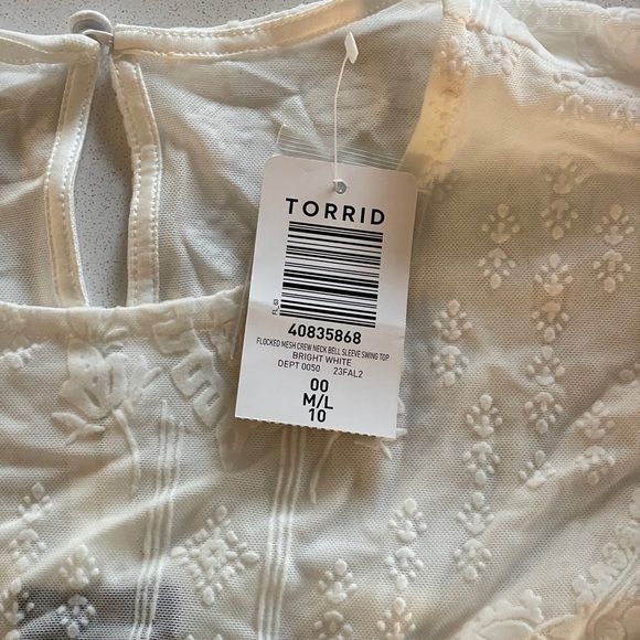 Torrid Flocked Mesh Crew Neck Bell Sleeve Top Size 00 White Blouse NWT - Picture 10 of 10